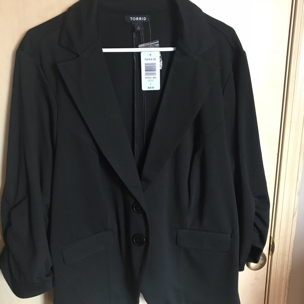 Torrid Black Ponti Blazer with Ruched sleeves. NWT
